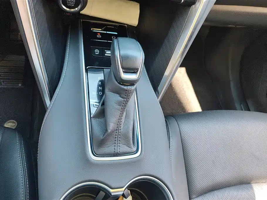 Toyota Lingfang HARRIER 2024 2.0L CVT FWD Luxury Edition фото 16