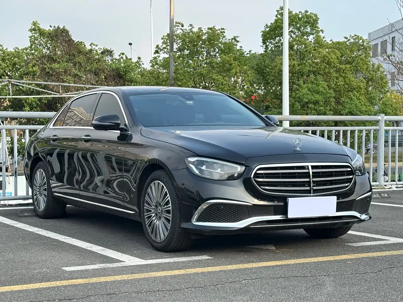 Mercedes-Benz E-Class 2021 E 300 L Fashion фото 3