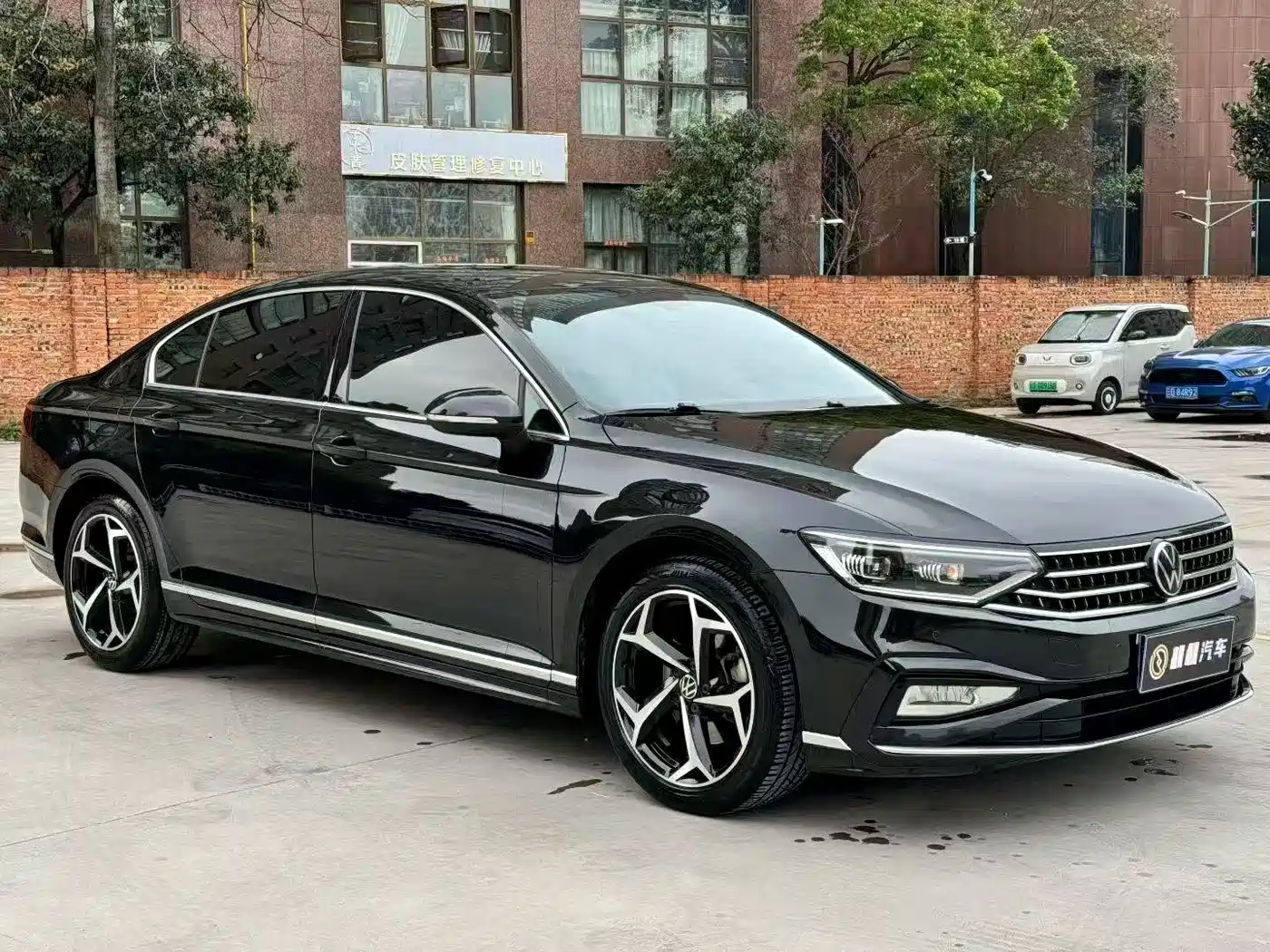 Volkswagen Magotan 2023 Model 2 Million Commemorative Edition 330TSI DSG Luxury фото 3