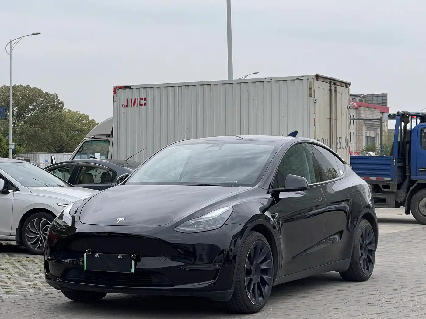 TESLA MODEL Y
