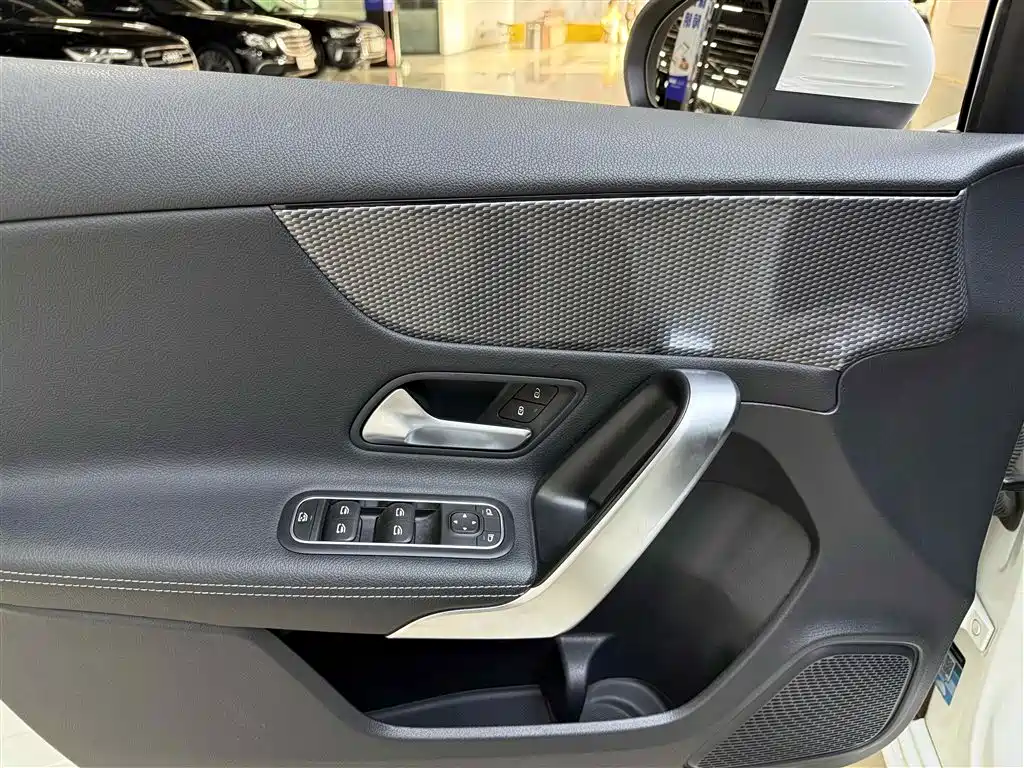 Mercedes-Benz A-Class (Import) 2019 A 200 Dynamic Version фото 14