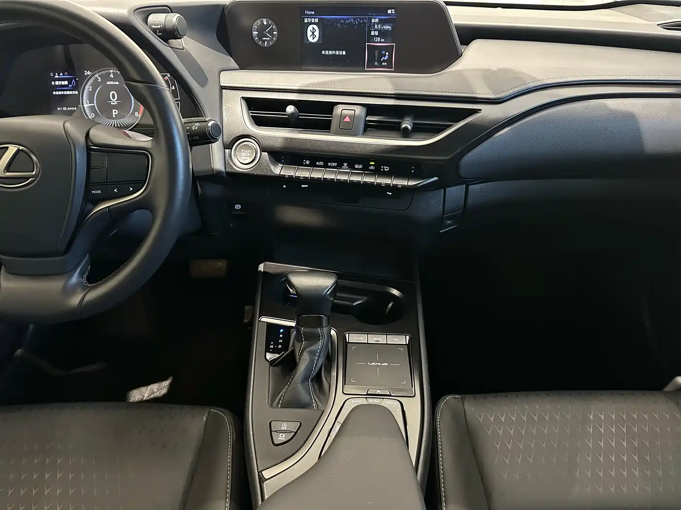 Lexus UX 2020 200 Special Edition фото 8