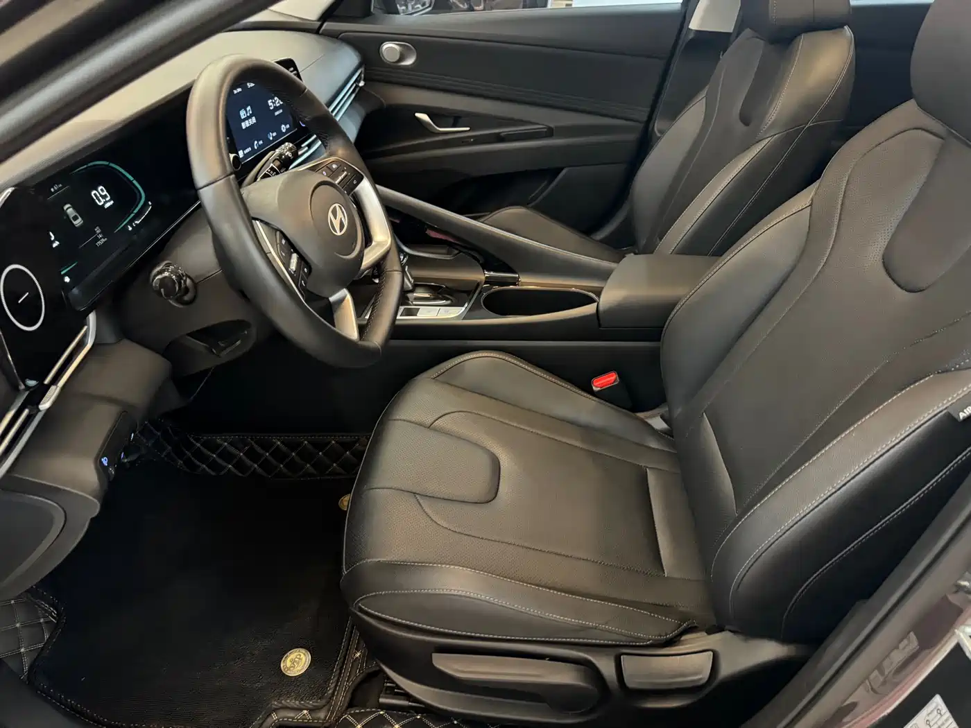 Hyundai Elantra 2023 1.5L CVT GLX Elite Edition фото 4