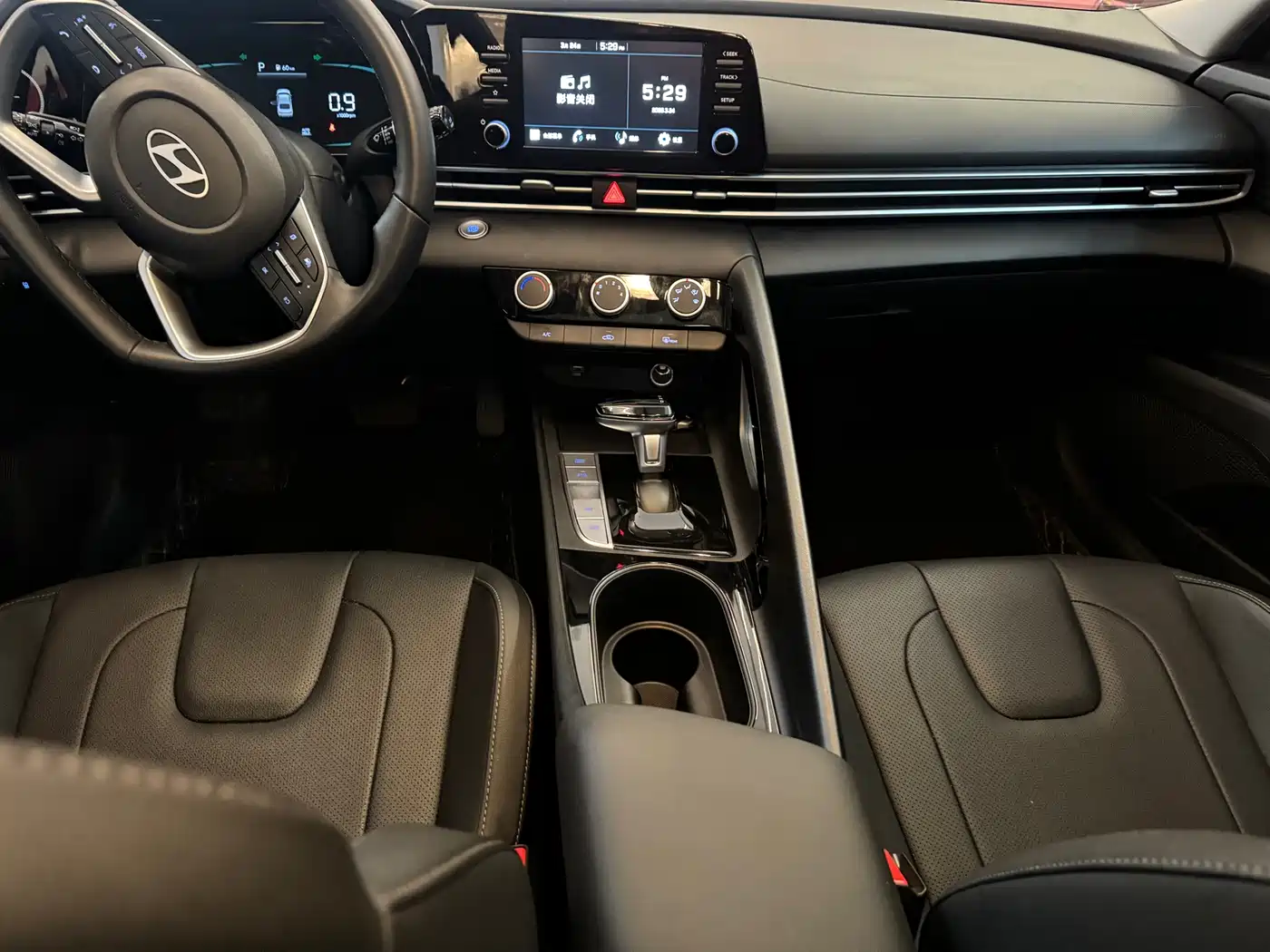 Hyundai Elantra 2023 1.5L CVT GLX Elite Edition фото 7