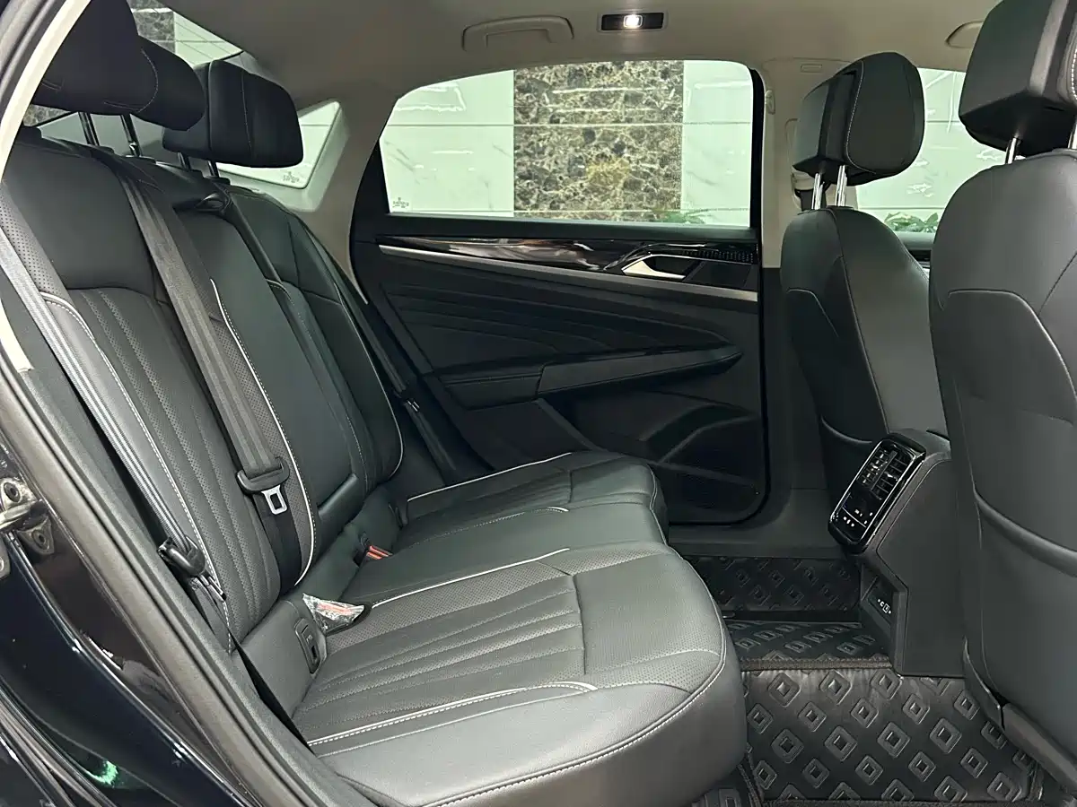 Volkswagen Passat 2024 330TSI Starlight Elite Edition фото 11