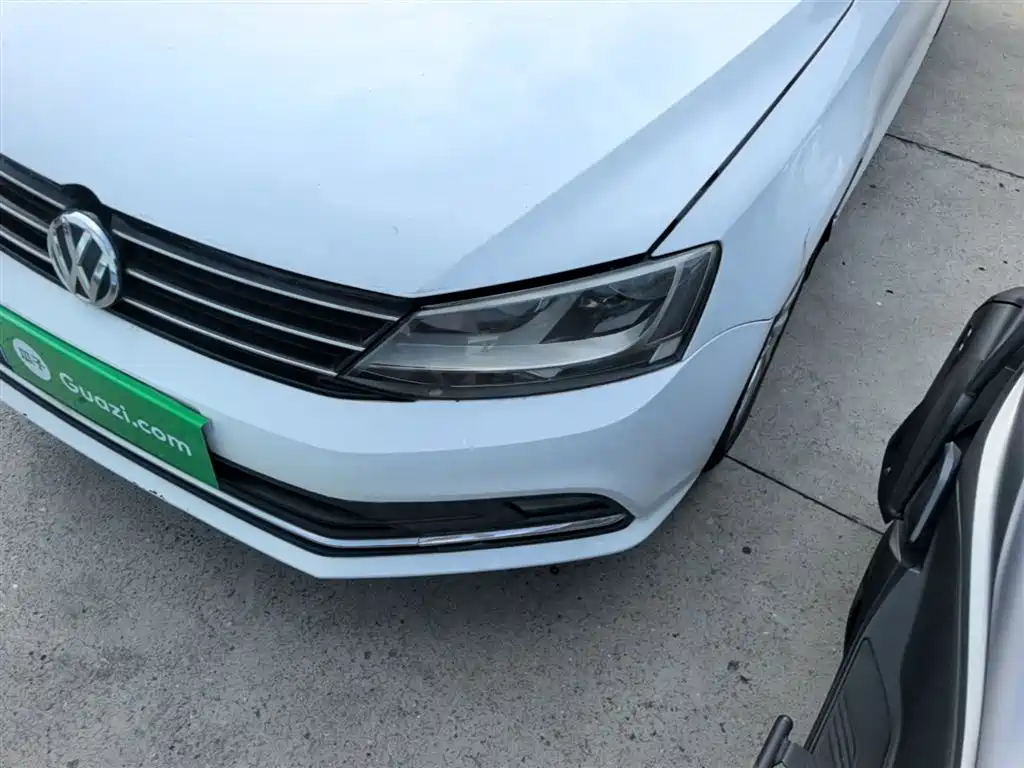 Volkswagen Sagitar 2015 1.6L Automatic Comfort фото 18