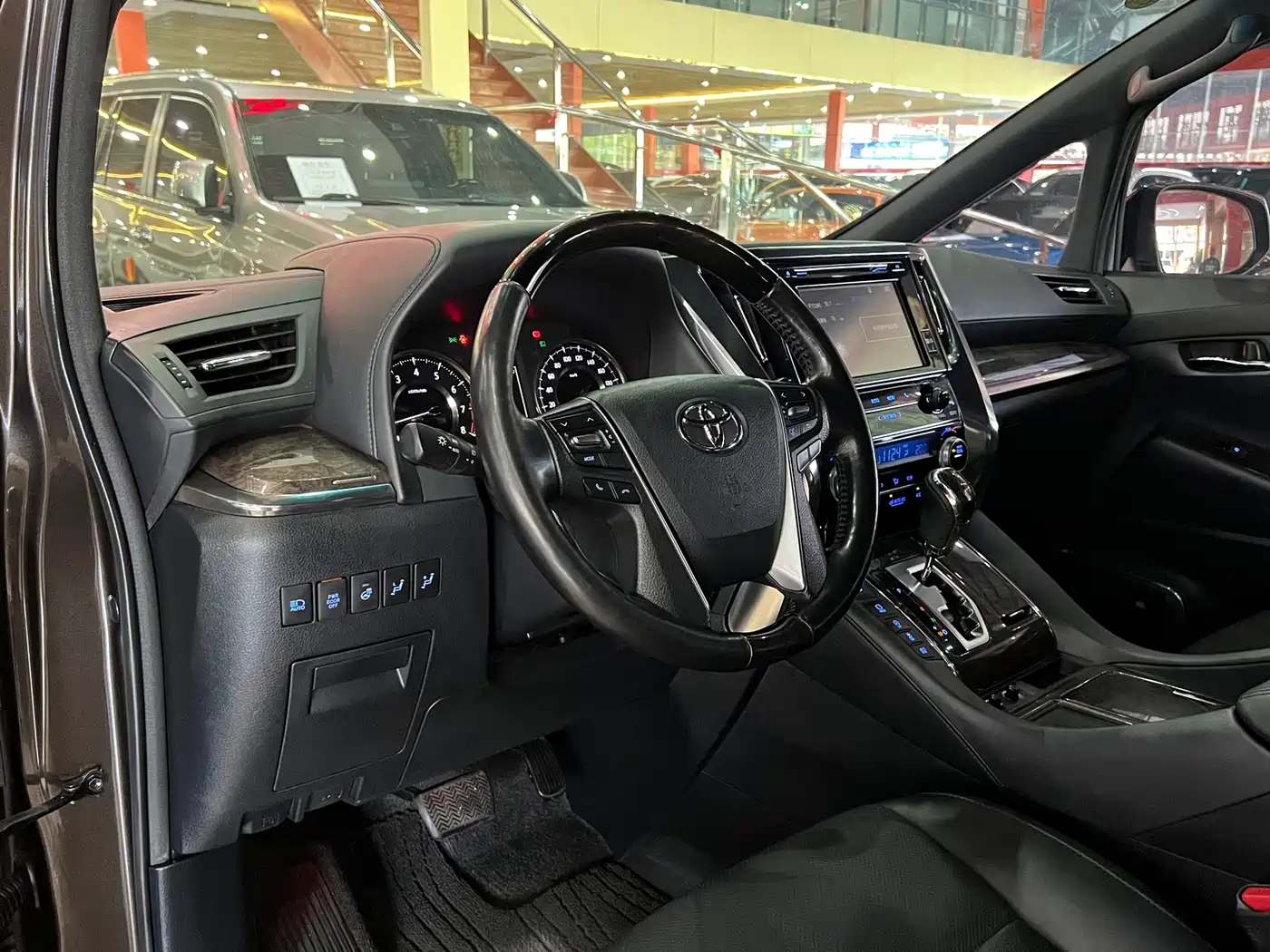 Toyota Alphard 2018 Facelift 3.5L Premium Edition фото 7