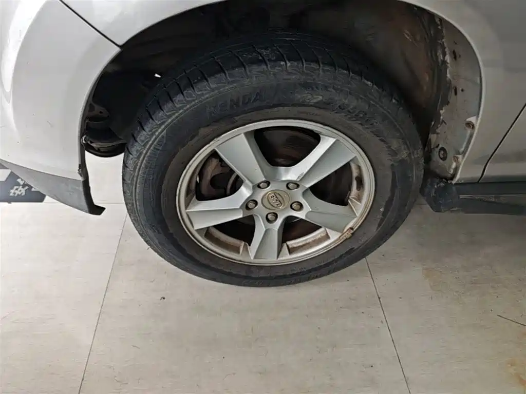 BYD S6 2014 Model 2.0L Manual Elite 5-Seater фото 23