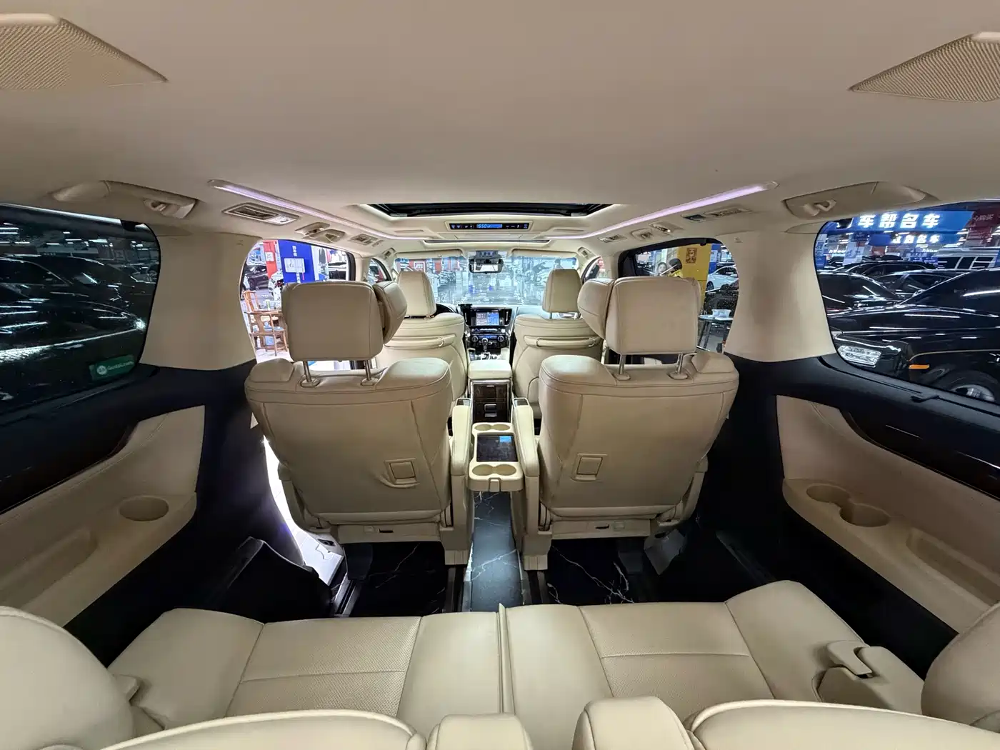 Toyota Alphard 2019 Hybrid 2.5L Luxury фото 17