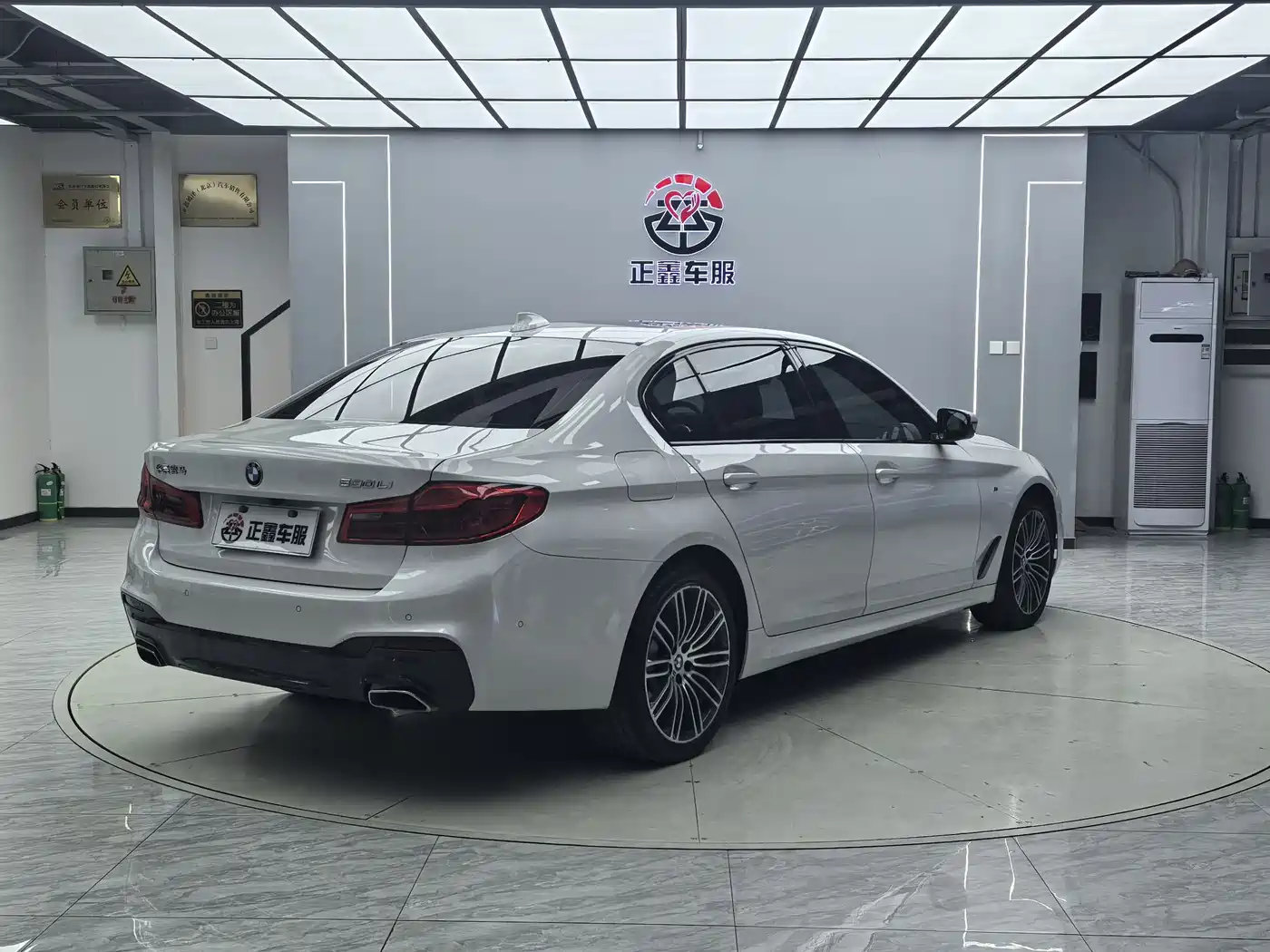 BMW 5 Series 2018 Facelift 530Li Leading M Sport Package фото 17