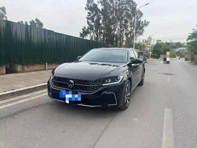 Volkswagen Passat 2022