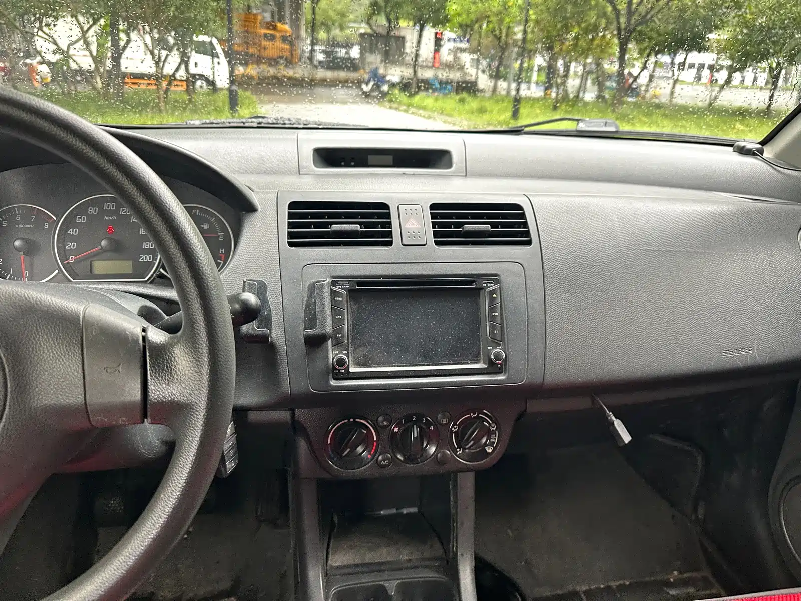 Фото 11 - Suzuki Swift