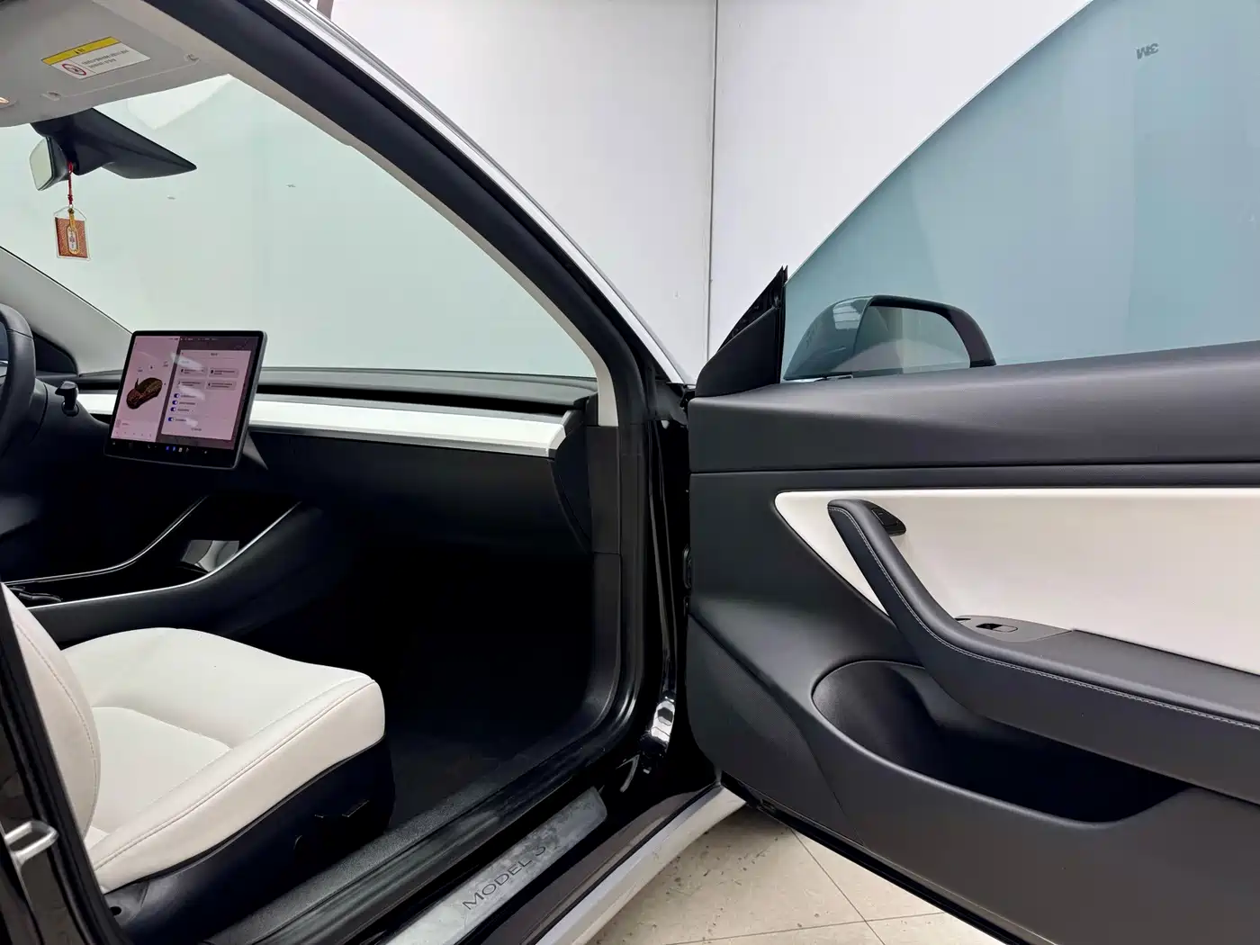 Фото 12 - Tesla Model 3