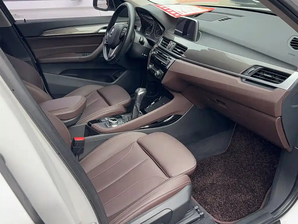 BMW X1 2018 xDrive20Li Premium Model фото 8