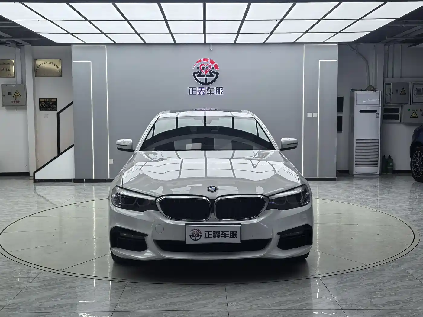 BMW 5 Series 2018 Facelift 530Li Leading M Sport Package фото 2