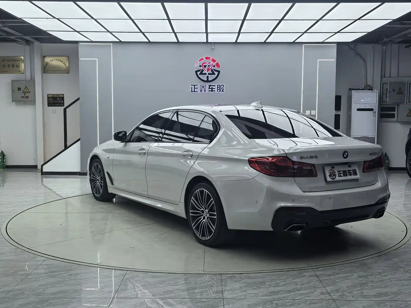 BMW 5 Series 2018 Facelift 530Li Leading M Sport Package фото 15