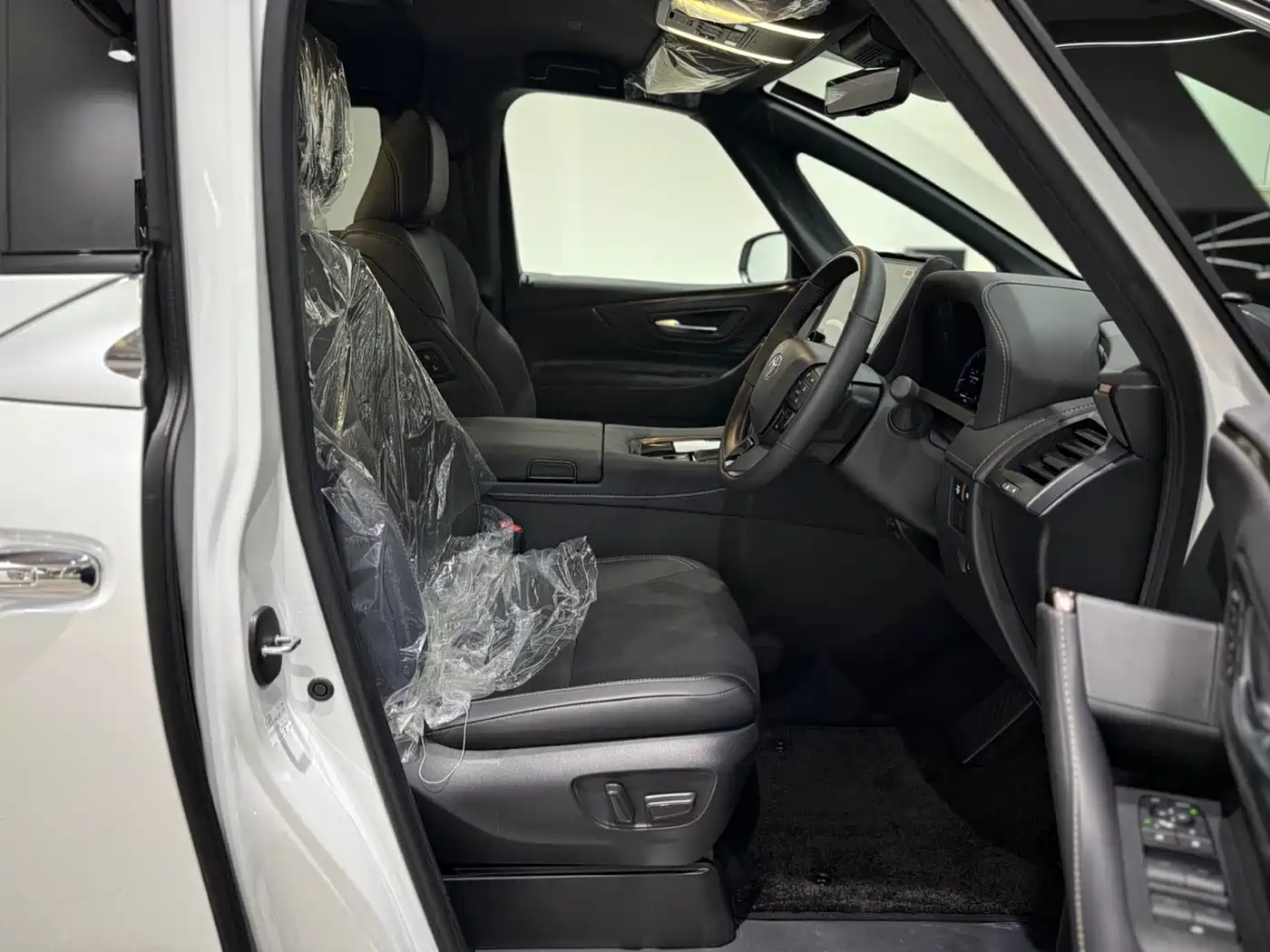 Toyota Alphard 2025 Hybrid 2.5L Ultimate Gold Edition фото 3