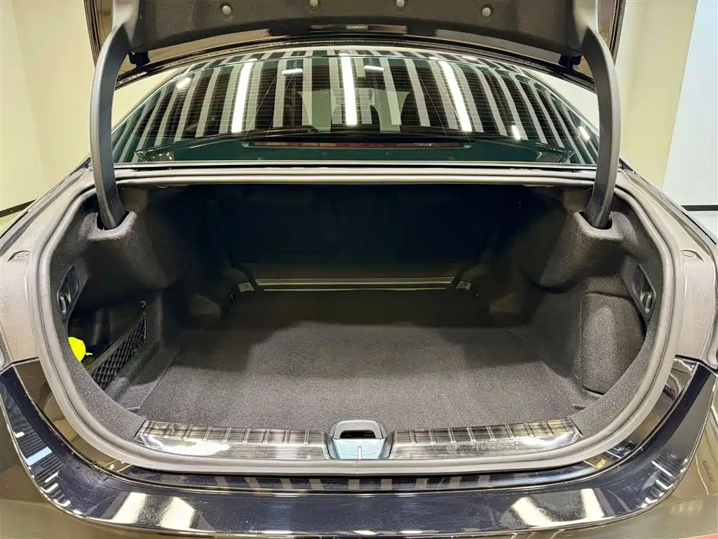 Mercedes-Benz E-Class 2024 Model E 300 L Luxury фото 12