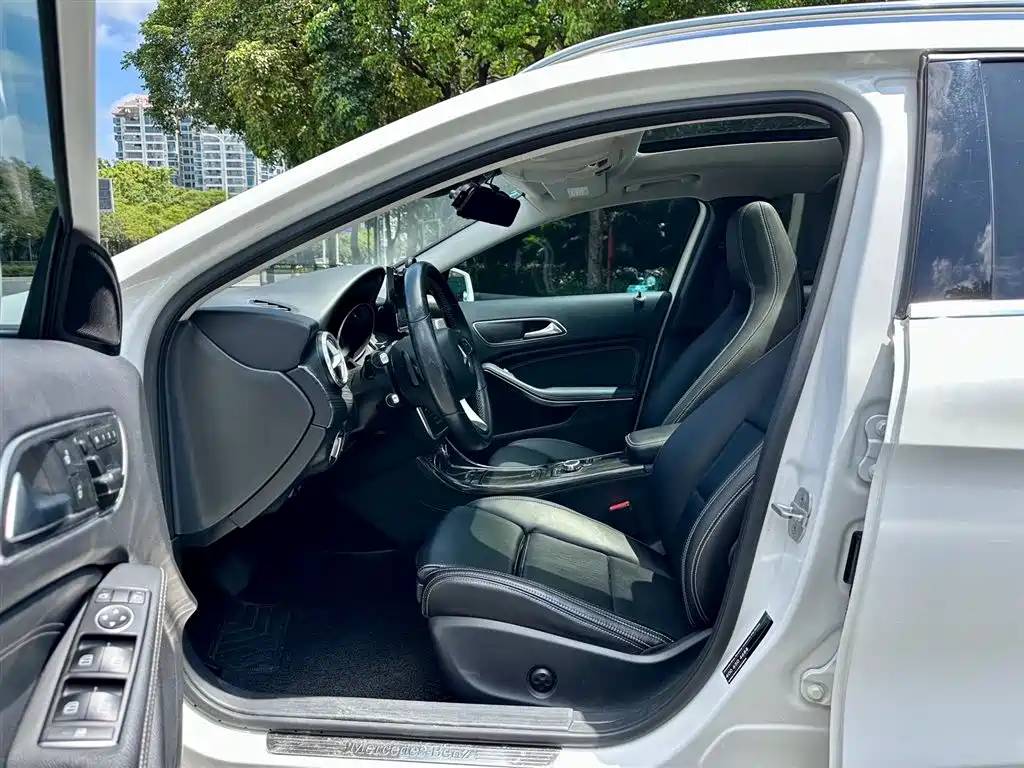 Mercedes-Benz GLA 2017 GLA 200 Dynamic фото 6