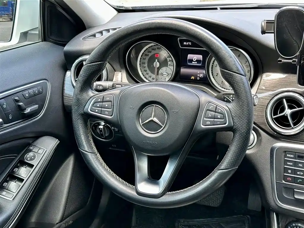Mercedes-Benz GLA 2017 GLA 200 Dynamic фото 4