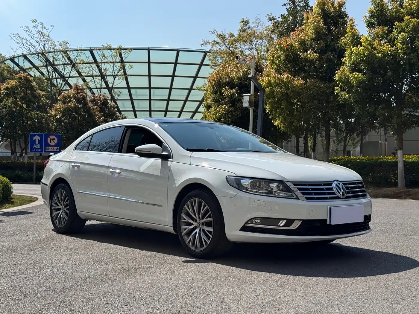 Volkswagen FAW-Volkswagen CC 2016 Model 1.8TSI Luxury фото 3