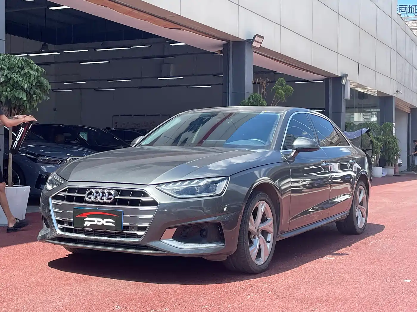 Фото 1 - Audi A4L