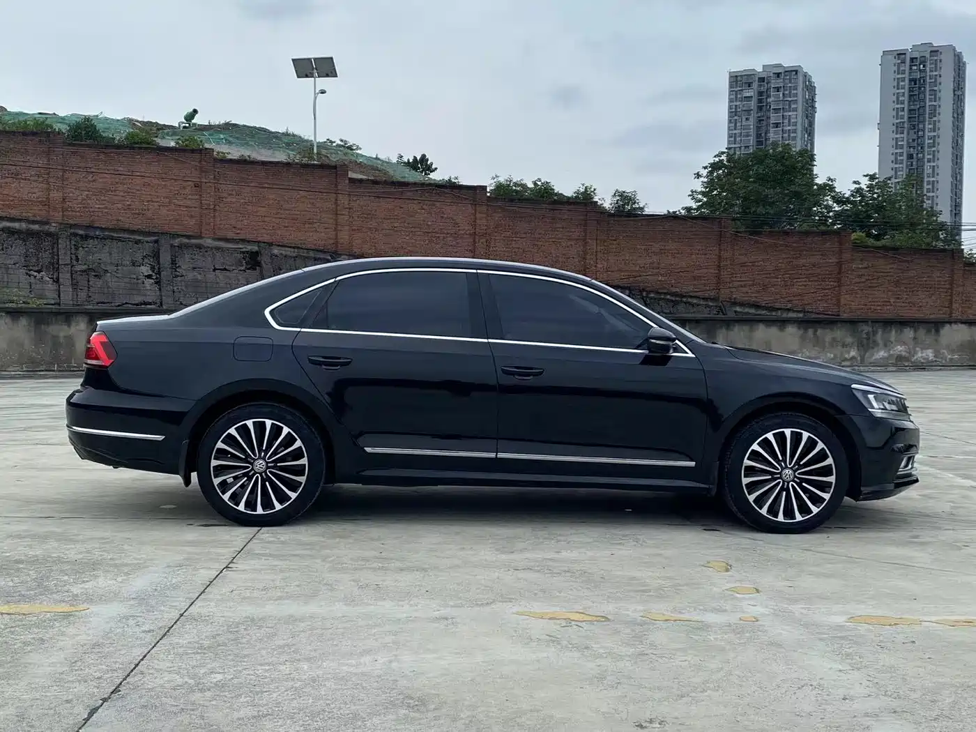 Volkswagen Passat 2016 330TSI DSG Executive Edition фото 3