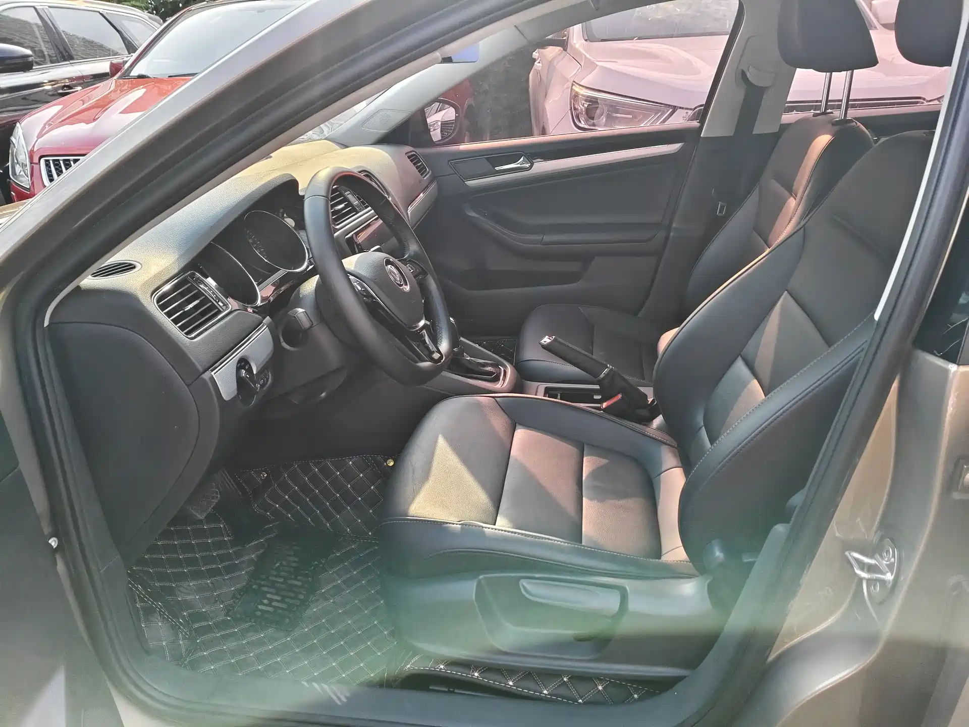Фото 3 - Volkswagen Sagitar