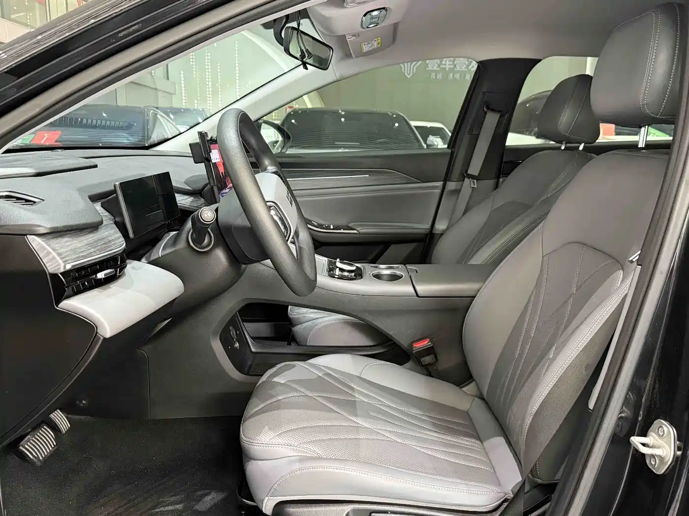 Geely Galaxy Galaxy L6 2025 EM-i 60km Voyage Edition фото 4