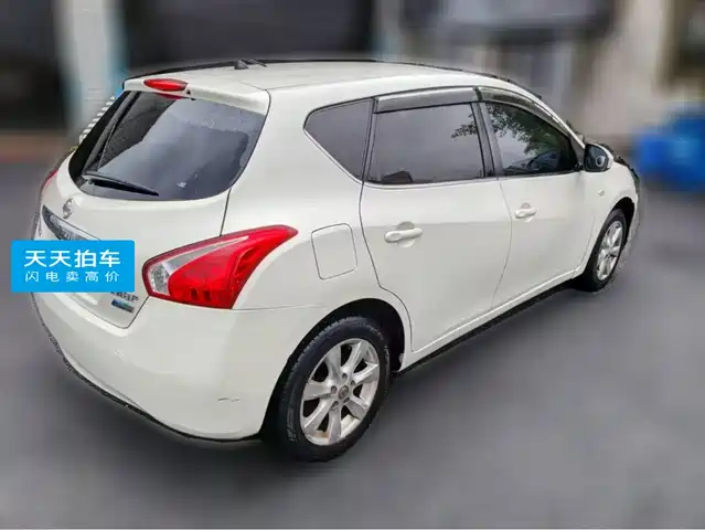 Nissan Tiida 2011 1.6L CVT Smart — фото 2