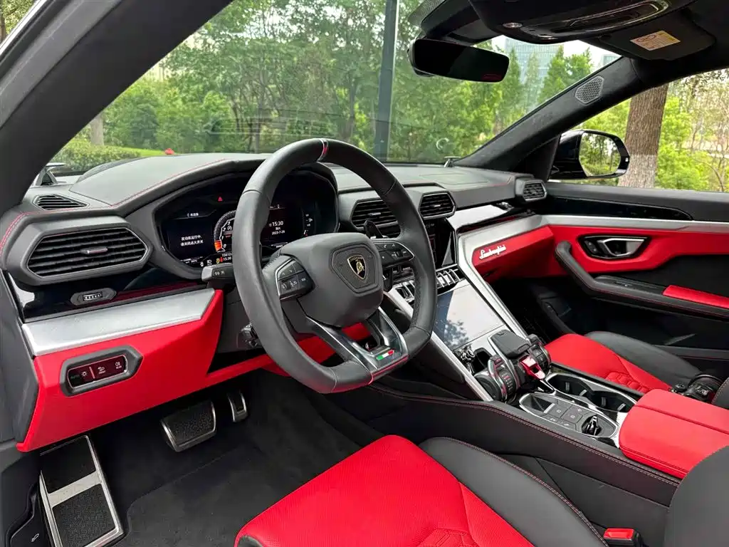 Фото 11 - Lamborghini Urus