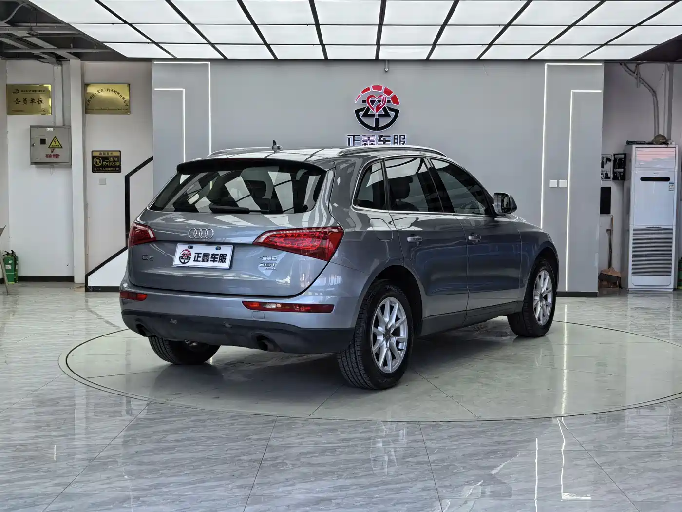 Audi Q5 2012 2.0TFSI Comfort фото 12