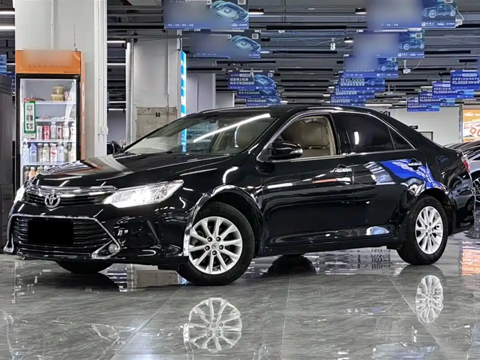 Toyota Camry 2016 2.0G 10th Anniversary Leading Edition фото 2