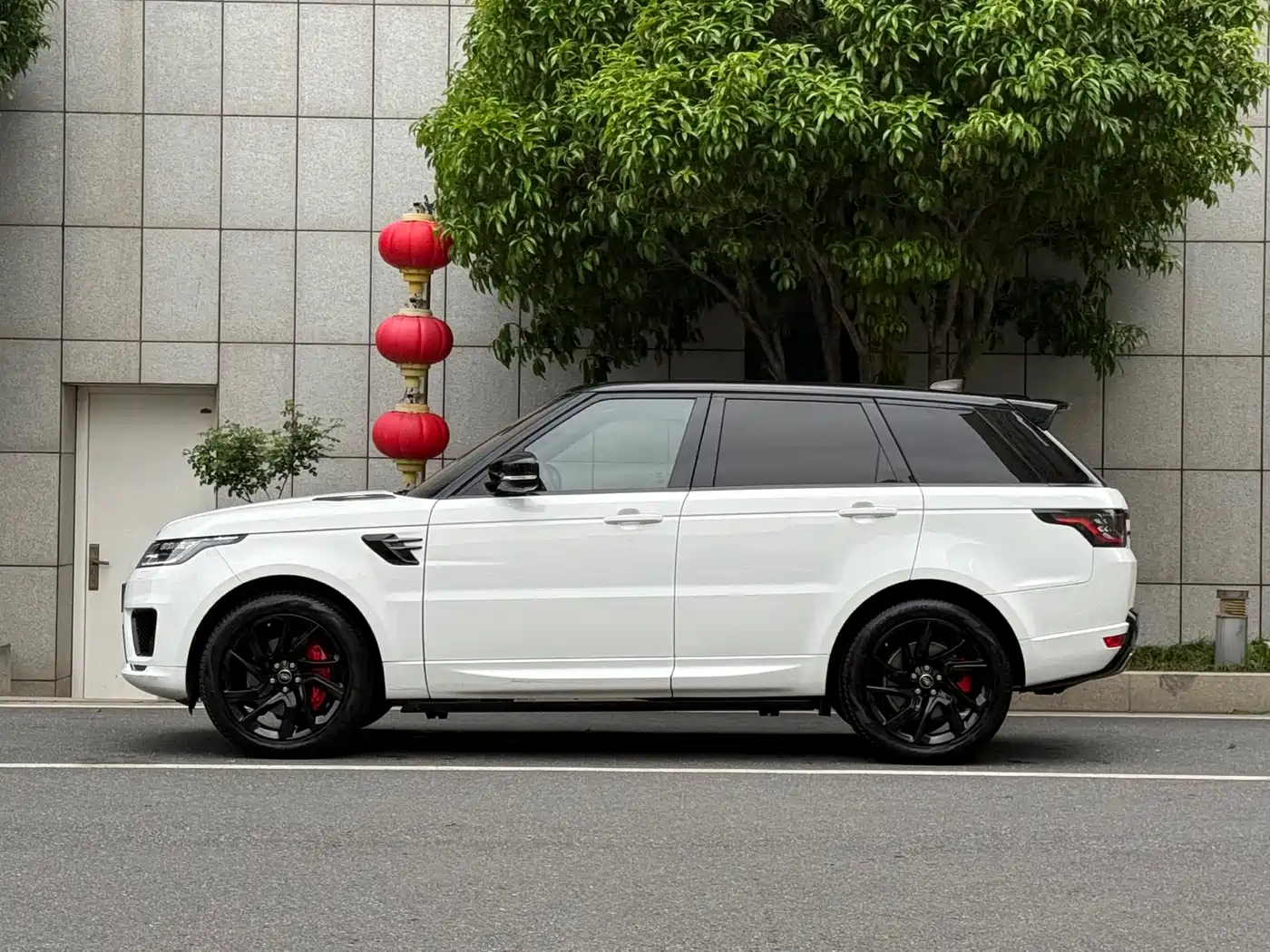 Land Rover Range Rover Sport 2020 3.0 L6 SE фото 3