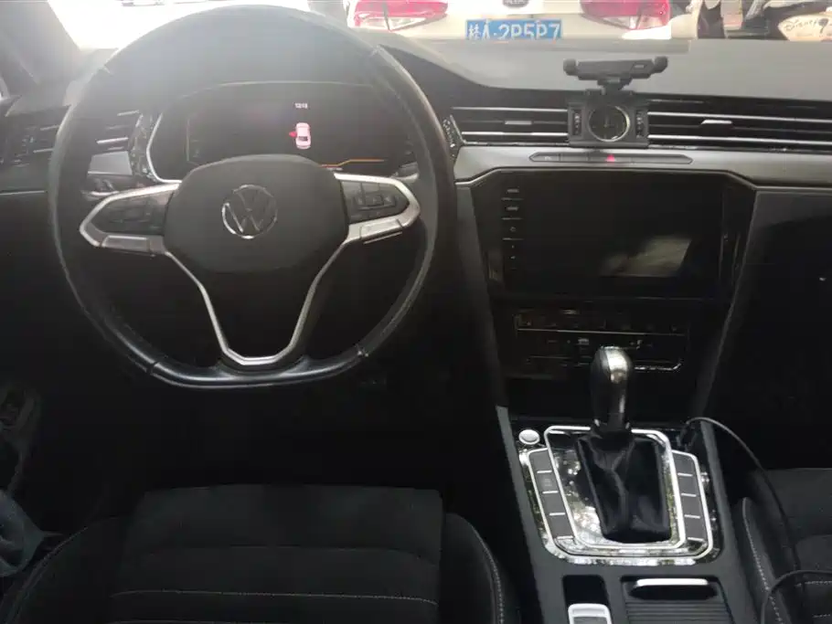 Volkswagen Magotan 2020 330TSI DSG Luxury фото 12