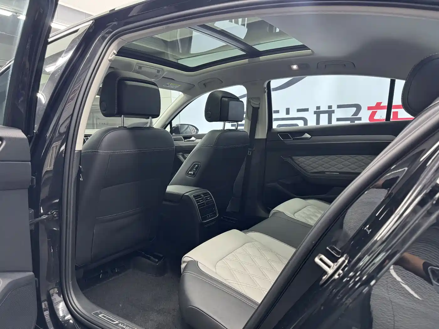Volkswagen Magotan 2023 2 Million Units Anniversary Edition 330TSI DSG Leading Type фото 15