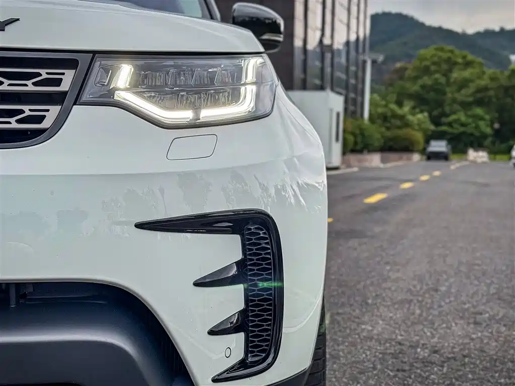 Land Rover Discovery 2018 3.0 SC V6 SE фото 4