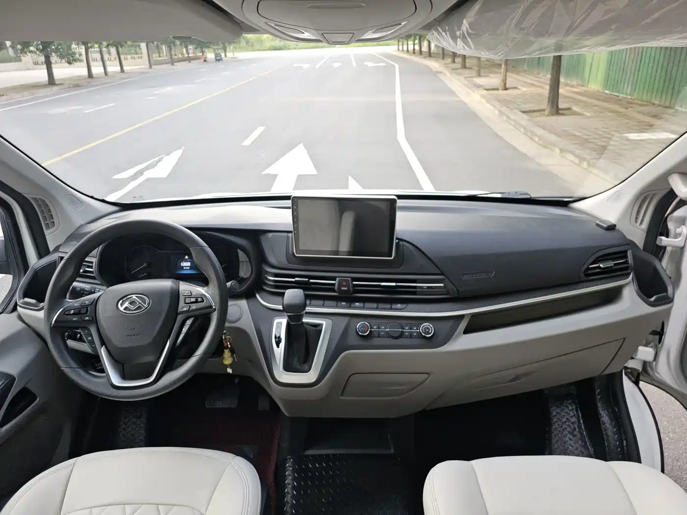 SAIC Maxus MAXUS V90 RV 2022 2021 2.0T Travel Home V90 Self-Contained Class B RV Luxury Transverse Bed