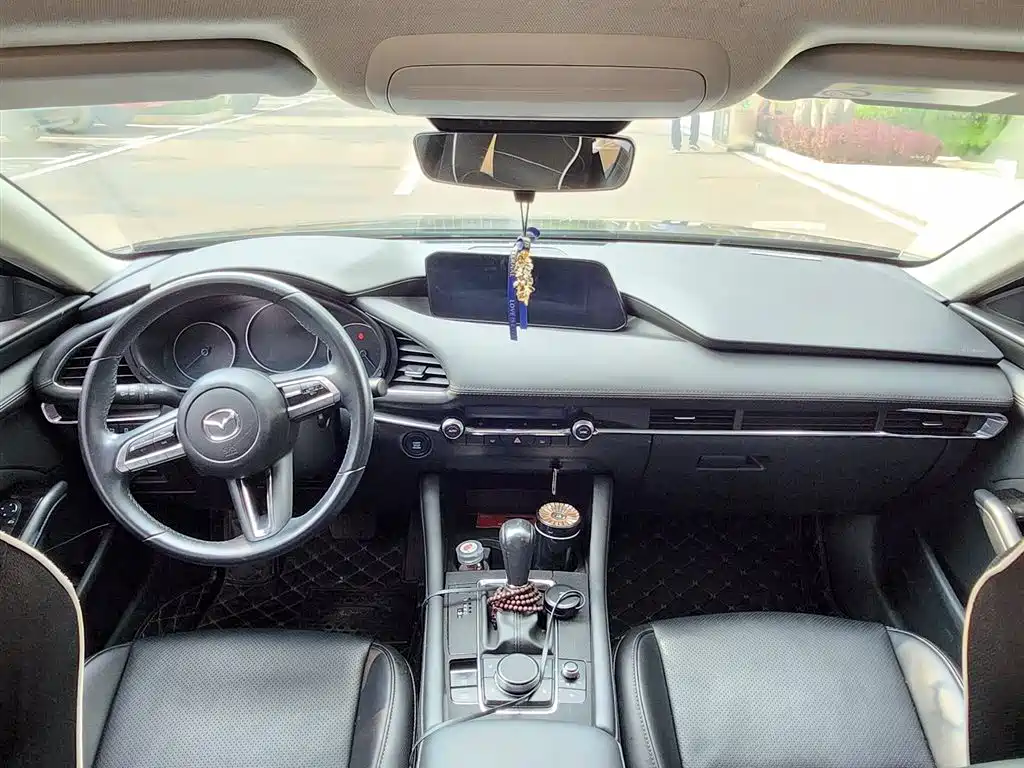 Mazda Mazda3 Axela 2020 2.0L Automatic Stylish Edition фото 6