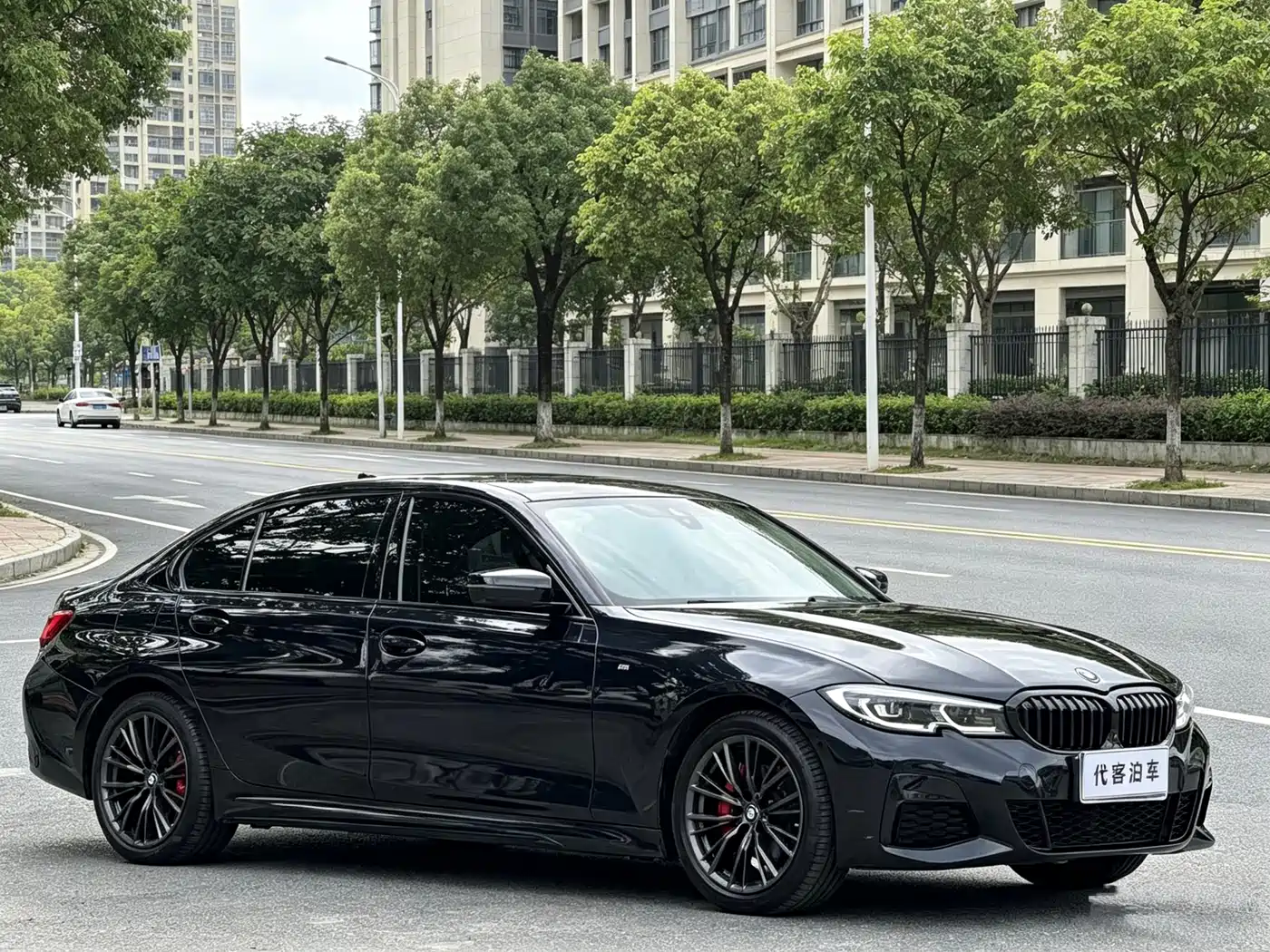 BMW 3 Series 2021 325i M Sport Night Edition фото 3