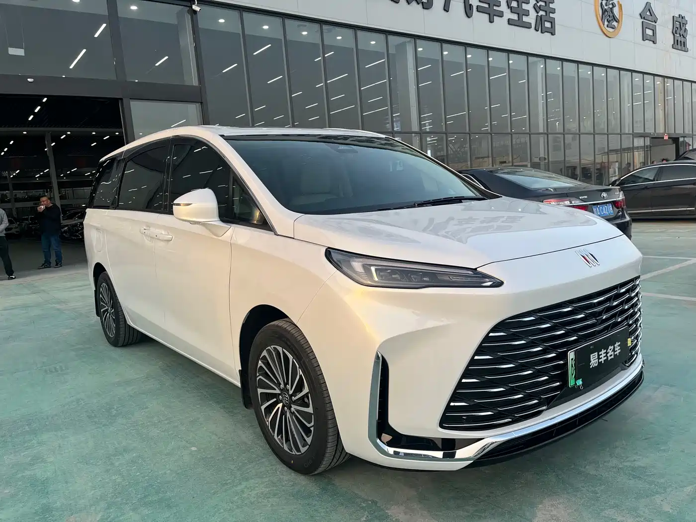 BUICK GL8 NEW ENERGY