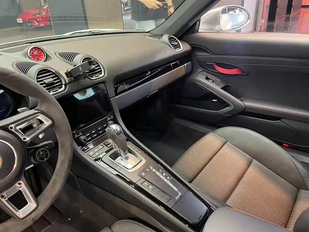 Porsche 718 2019 Cayman T 2.0T фото 8