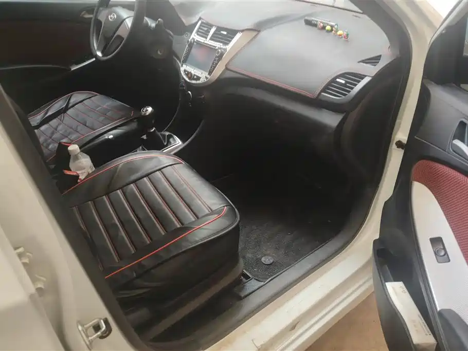 Hyundai Reina 2014 1.4L Manual GLX фото 8
