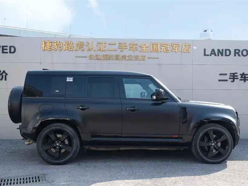 Land Rover Defender 2024 110 5.0T V8 фото 10