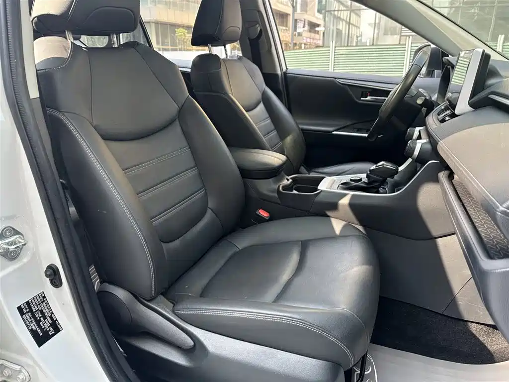 Toyota RAV4 Rongfang 2022 Hybrid 2.5L E-CVT 4WD Elite Plus Edition фото 14