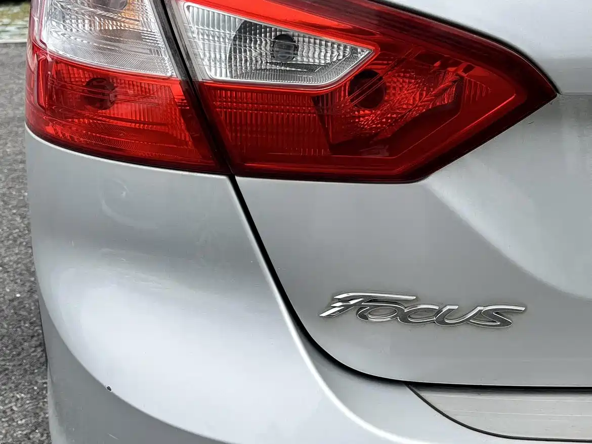 Фото 11 - Ford Focus