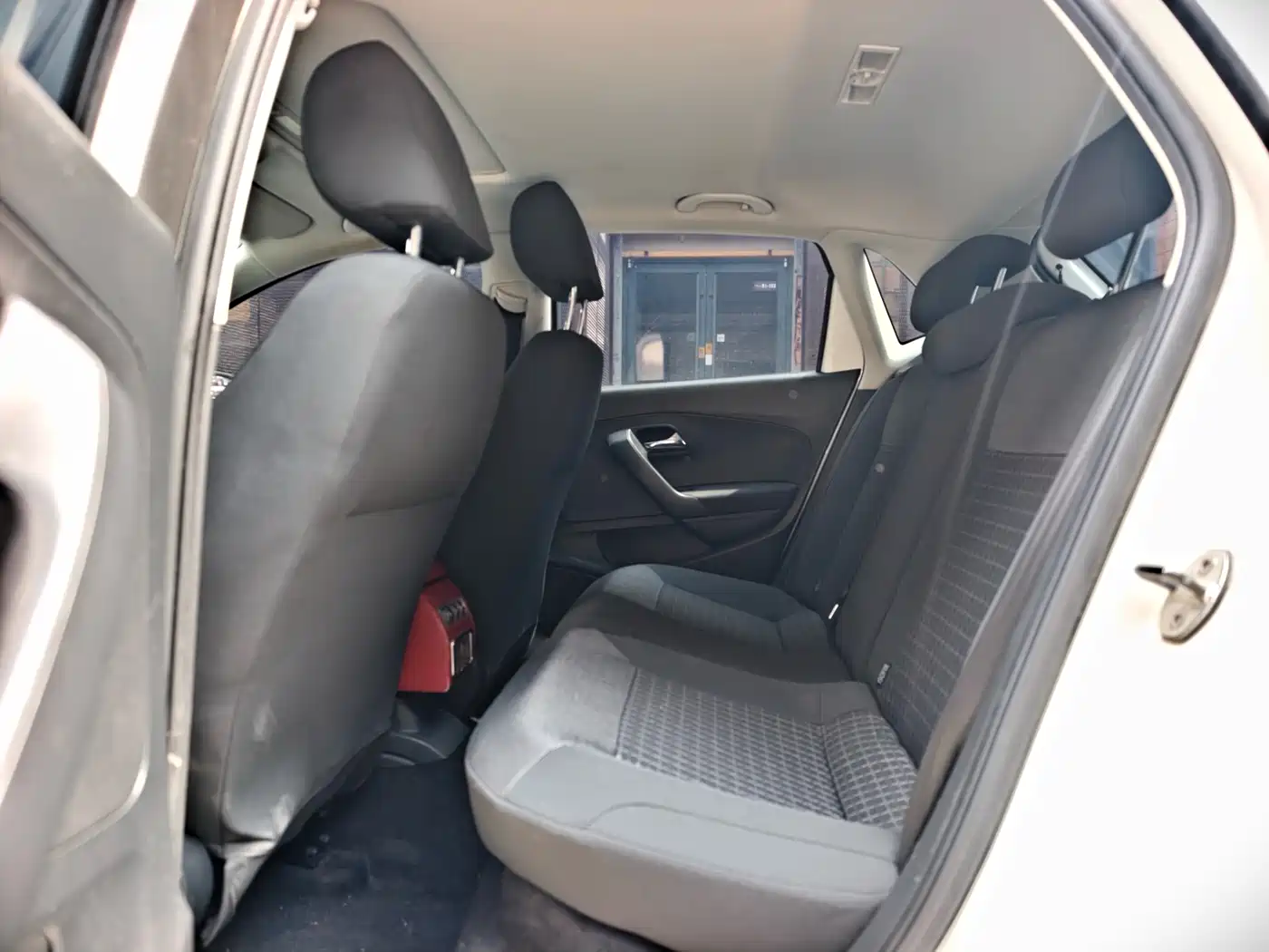 Volkswagen Polo 2016 1.6L Automatic Comfort фото 11
