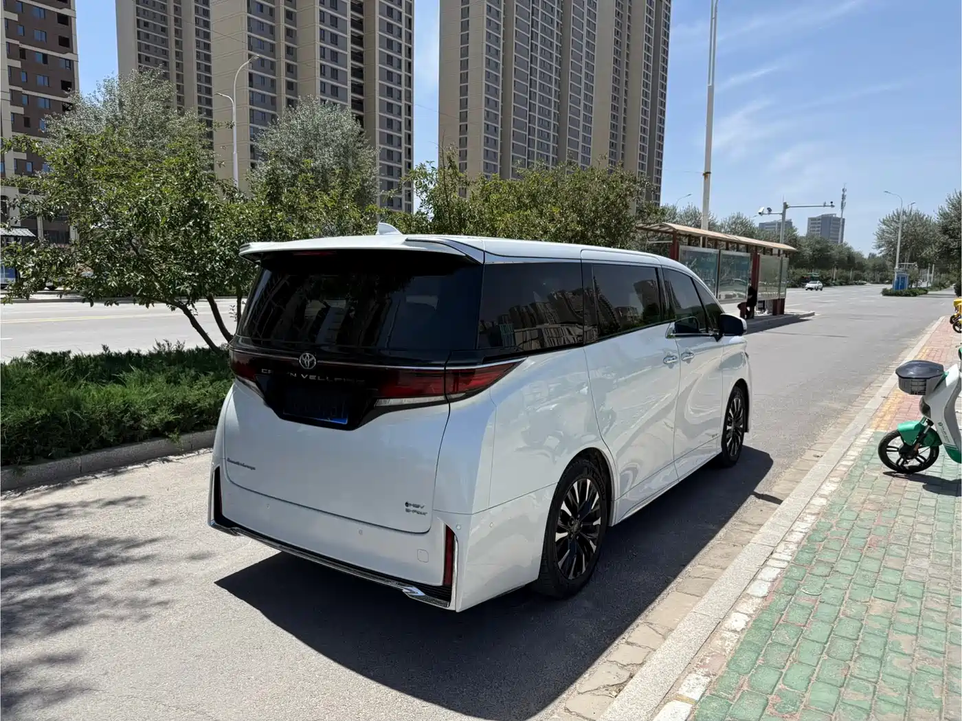 Toyota Vellfire 2024 Crown Hybrid 2.5L Executive Premium Edition фото 4