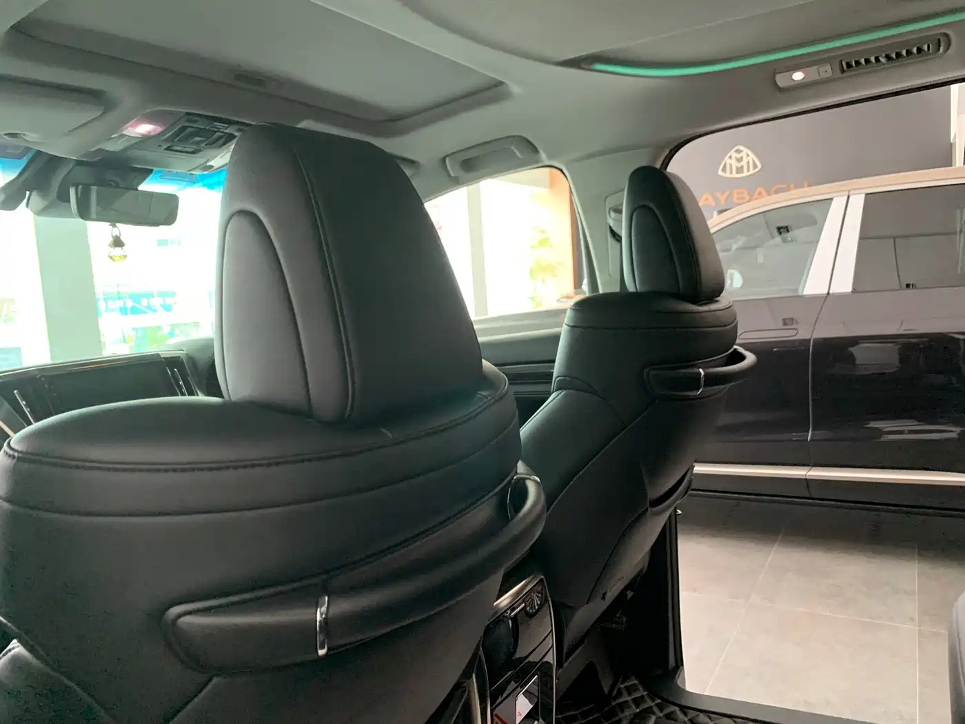 Photo 18 - Toyota Alphard