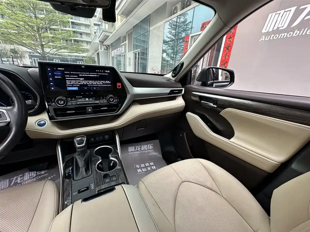 Toyota Highlander 2022 Dual Engine 2.5L 4WD Supreme Edition 7-Seater фото 17